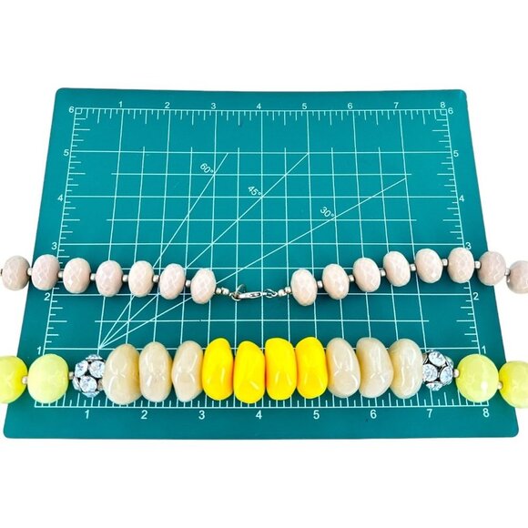 Chunky Graduated Lucite Beads with Rhinestone Spacer Womens Necklace - Picture 7 of 7